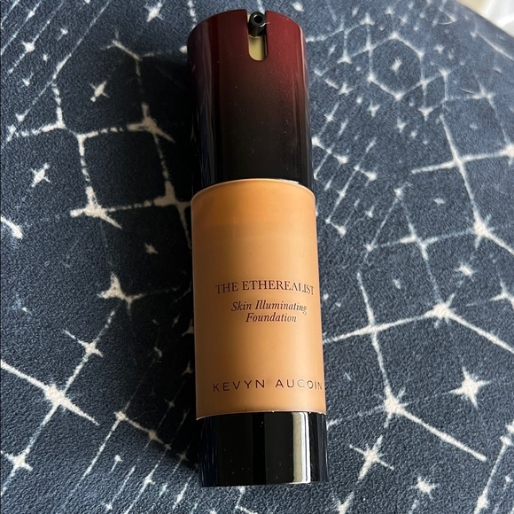 Kevyn Aucoin The Etherealist Skin Illuminating Foundation - nwob - Picture 1 of 2
